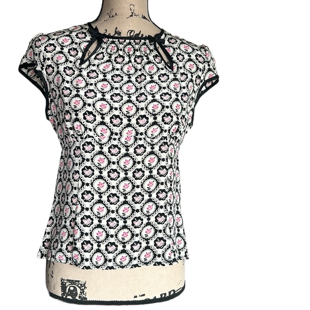 Nanette Lepore Black White Pink Medallion Cap Sleeve Blouse